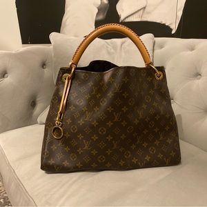 Louis Vuitton Artsy MM